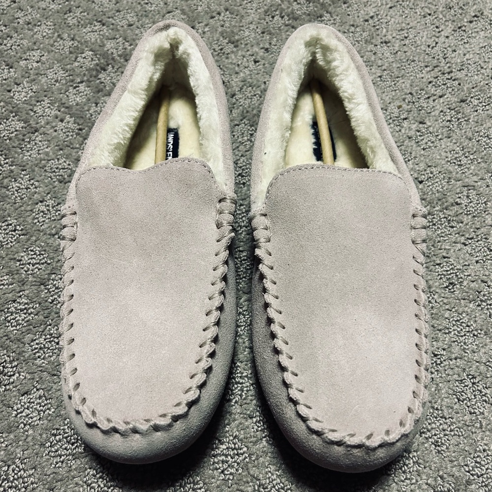 NEW Land’s End Fuzzy Lined Moccasin Slippers size 9